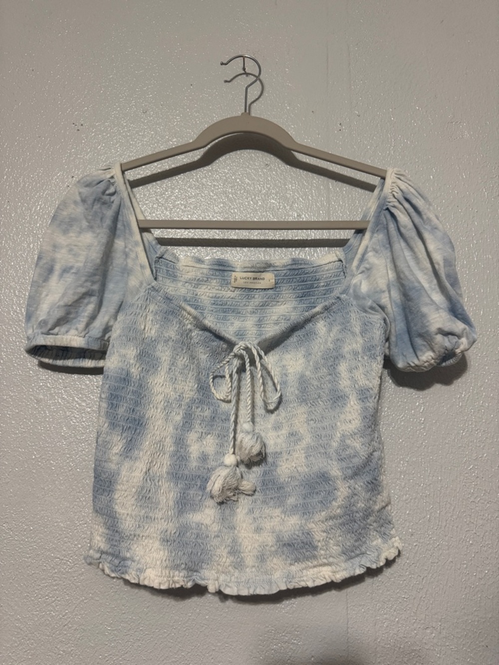 Lucky Brand Blue White Tie Dye Smocked Puff Sleeve Boho Cropped Peasant Top S